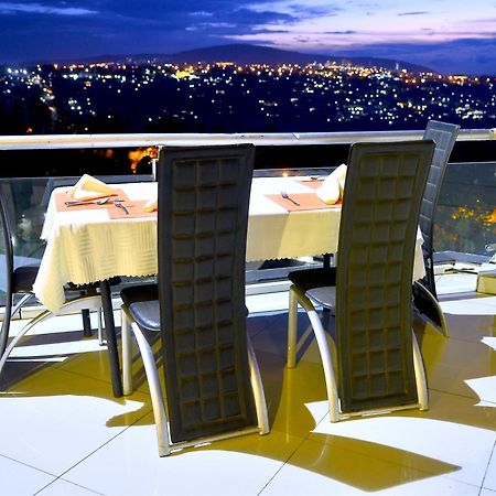 The Manor Hotel Kigali Extérieur photo