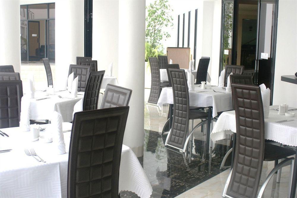 The Manor Hotel Kigali Extérieur photo