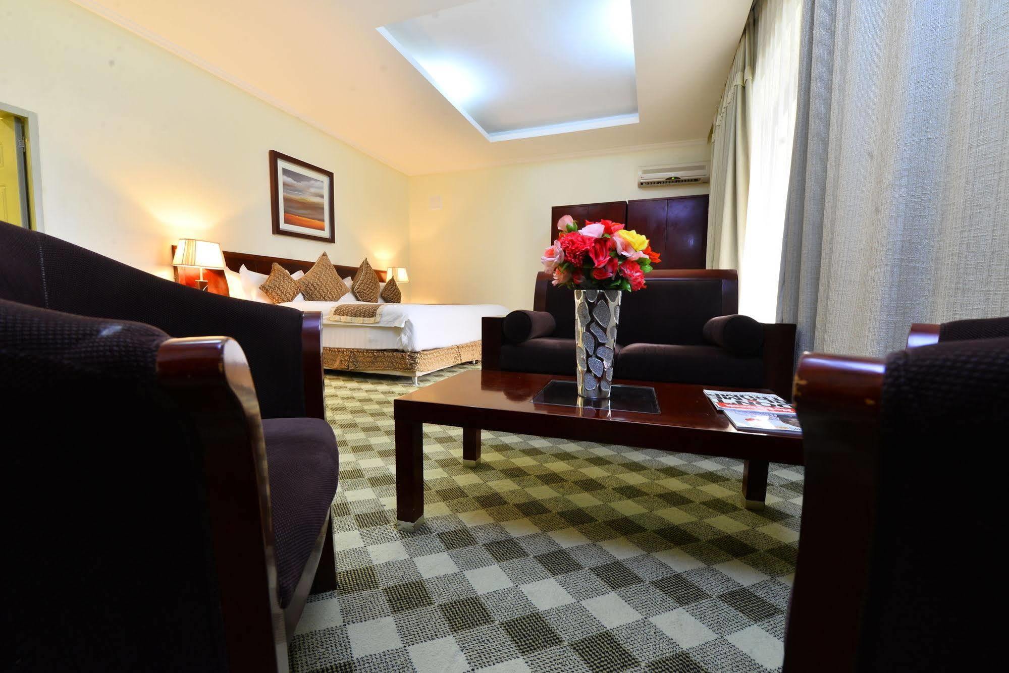 The Manor Hotel Kigali Extérieur photo